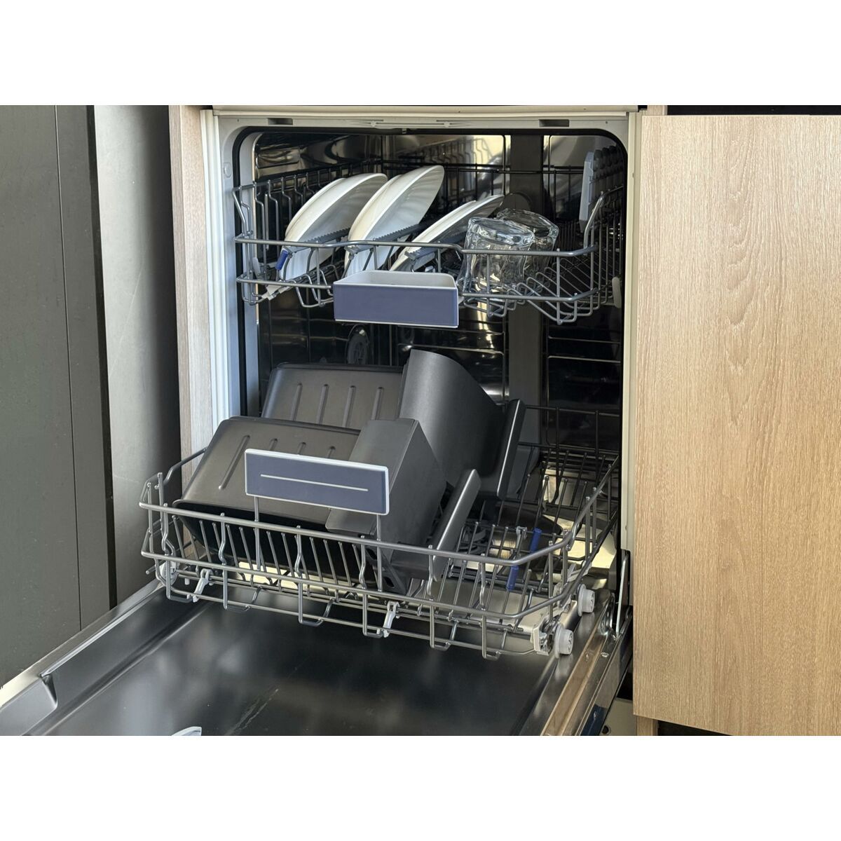 V1H904E4FA1A549AA74D009A9953A08EA0ARP10