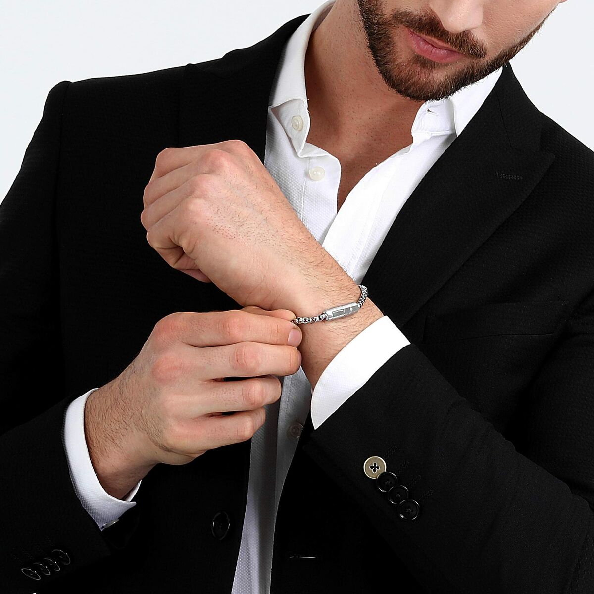 V2H18B93BA0151CF1A5D44EB17C2505B72BR6933609P7